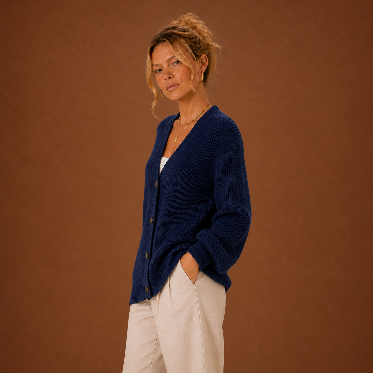 Linnea Cardigan — Buttoned V Neck — photo 12 — en-p18-m11