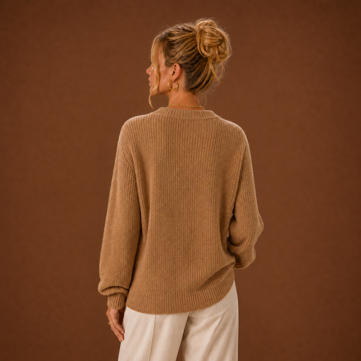 Linnea Cardigan — Buttoned V Neck — photo 15 — en-p18-m14