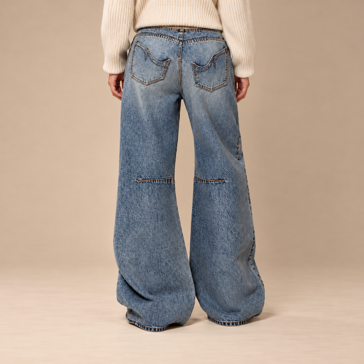 Lova Jeans — Wide-Leg Cut — square gallery photo — en-p0-m1