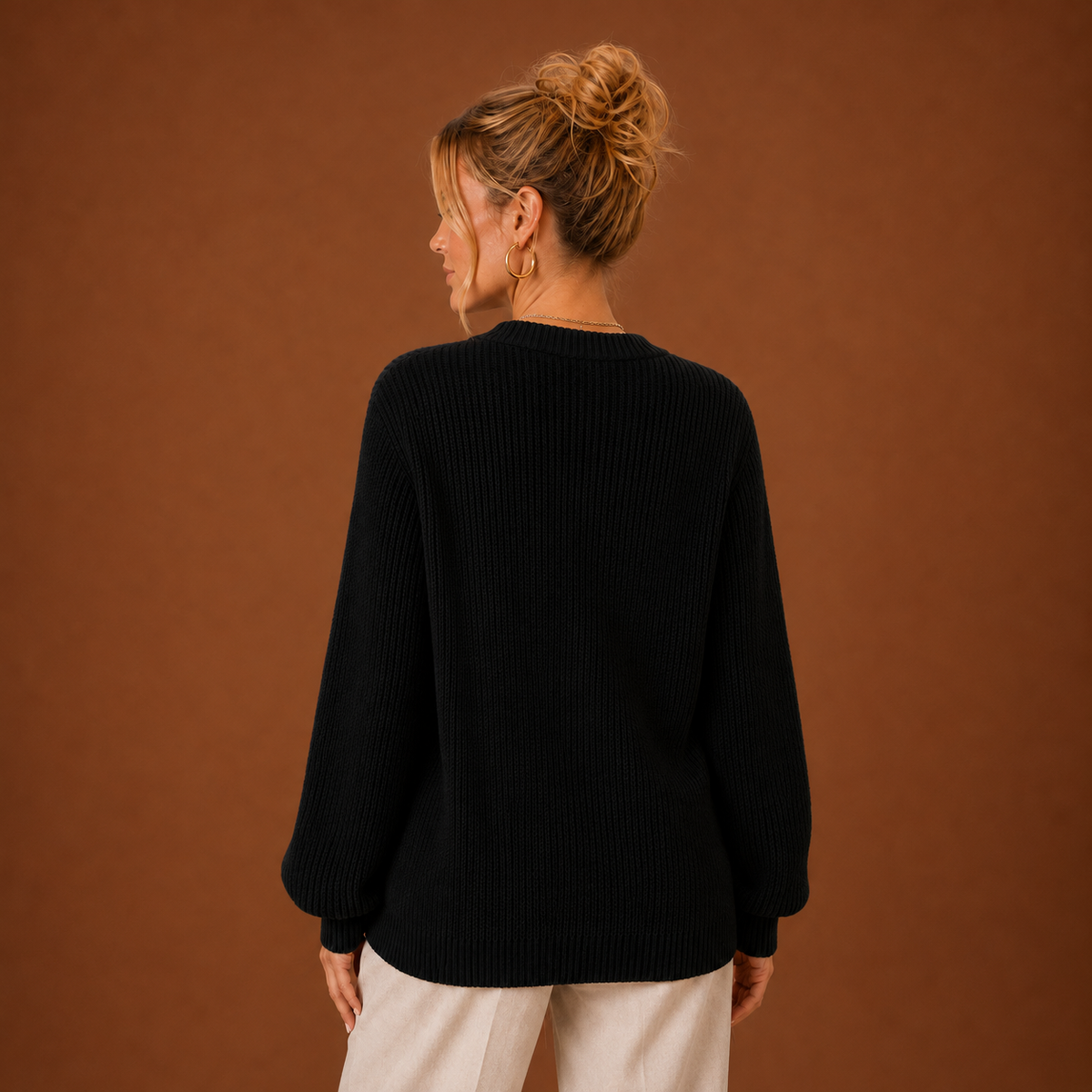 Linnea Cardigan — Buttoned V Neck — photo 6 — en-p18-m5