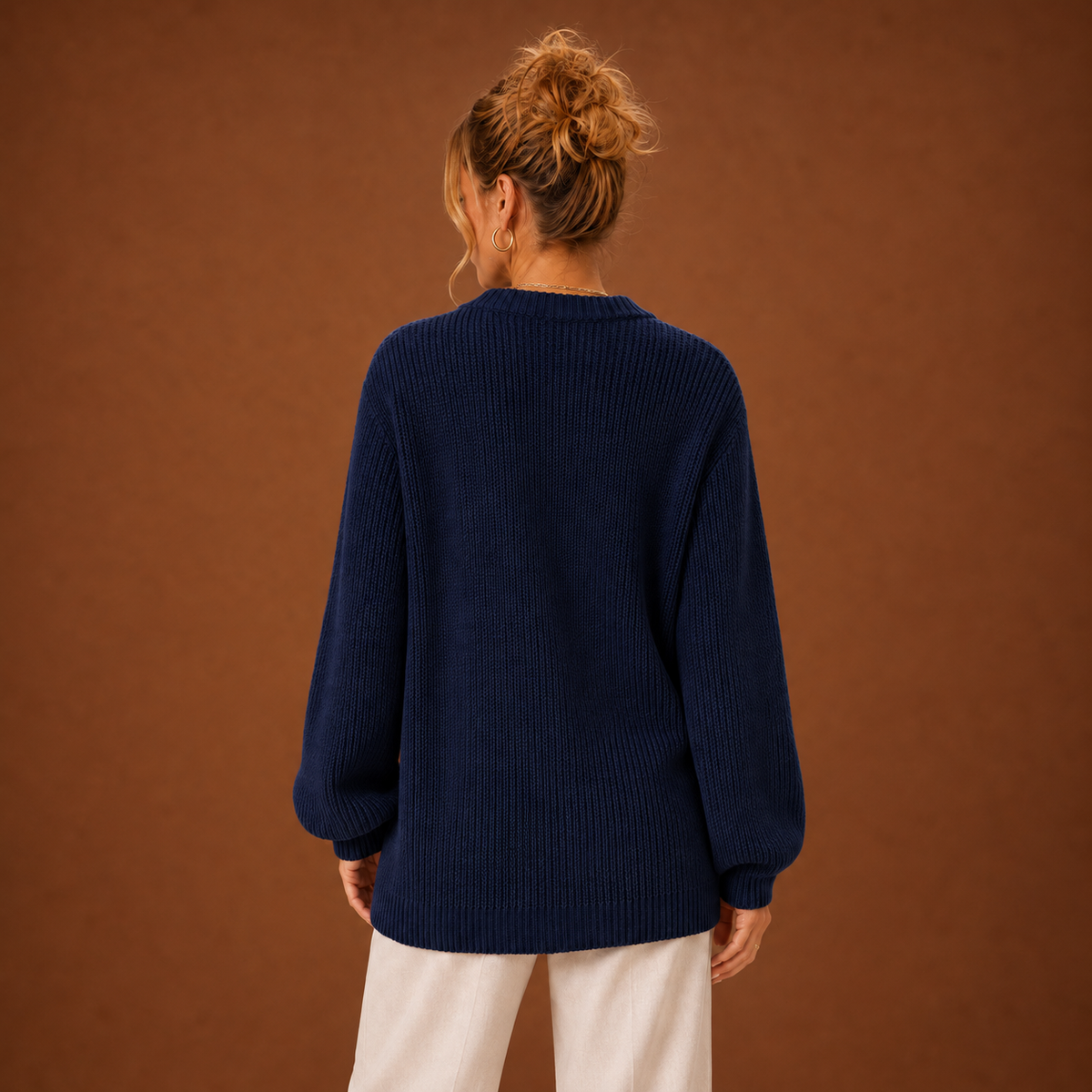 Linnea Cardigan — Buttoned V Neck — photo 10 — en-p18-m9