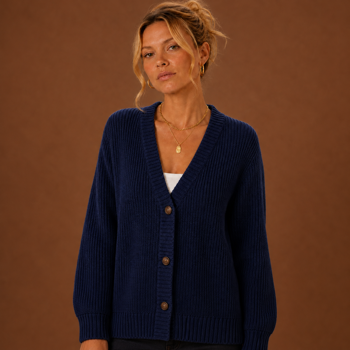 Linnea Cardigan — Buttoned V Neck — photo 11 — en-p18-m10